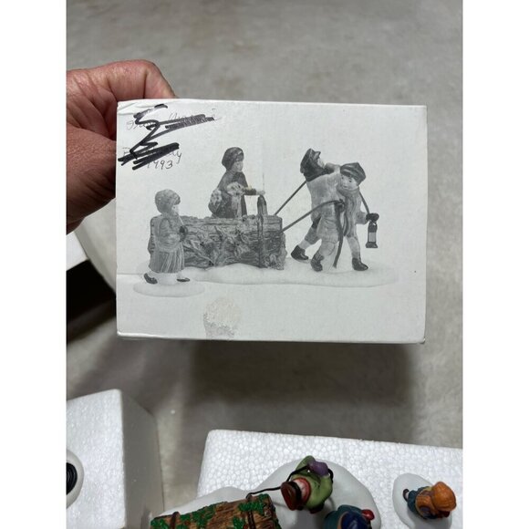 Department 56 Heritage Village Collection Bringing Home The Yule Log & Lamplight - Picture 4 of 11